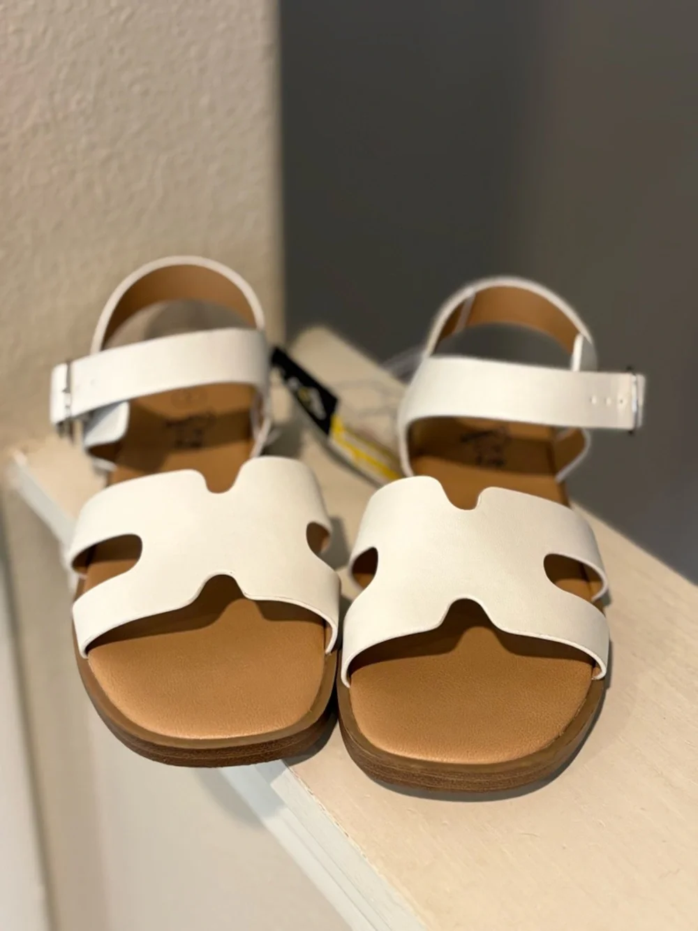 Art Class Girls Mari White Strappy Faux Leather Sandals Size 5 NWT